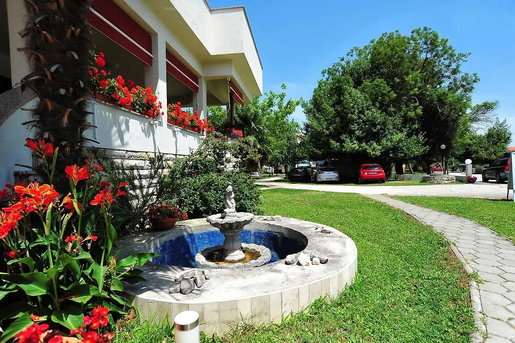 Apartment Villa Fontana Sukosan